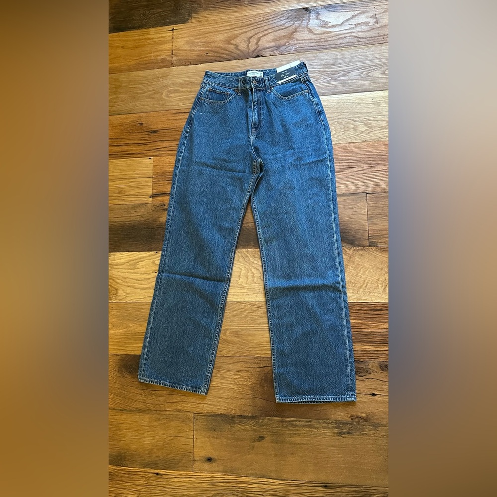Abercrombie & Fitch “the loose”